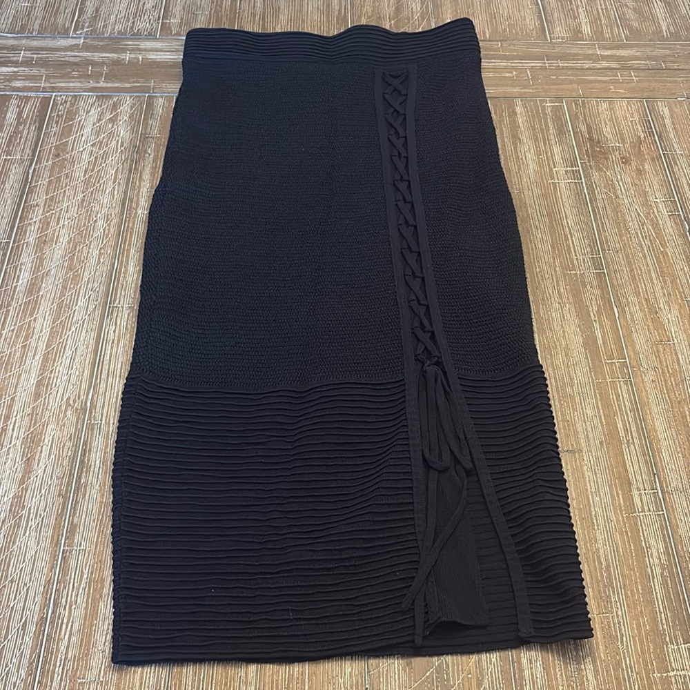 Black, pencil skirt. XS.